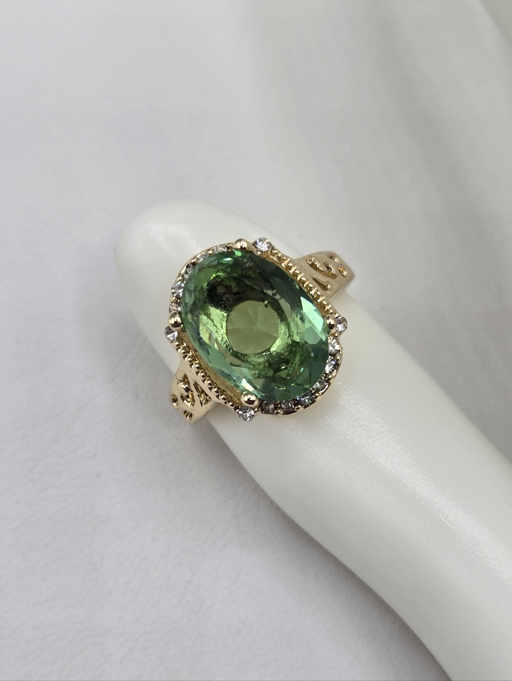 Swarovski Crystal Elements Gold Statement Ring Green Oval Size 6.75 Prom Bridal - Picture 4 of 9